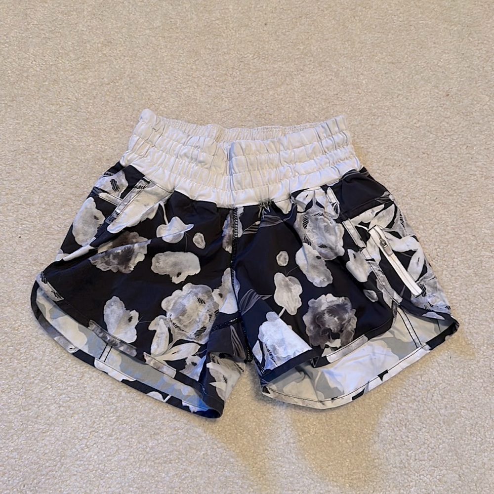 lululemon shorts high wasted 4 inch size 6